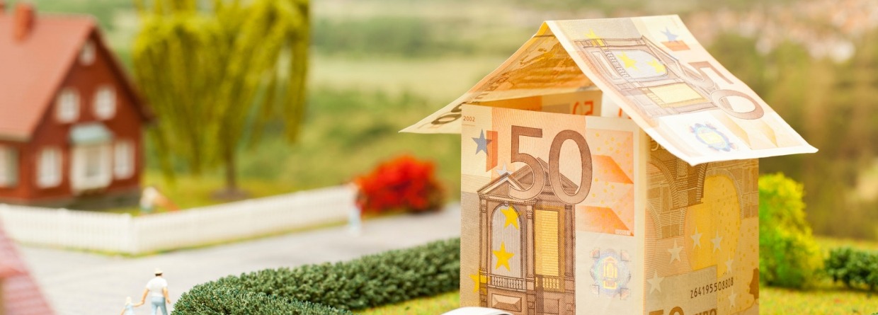 Huis gemaakt van biljetten van 50 euro